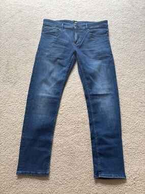 Hugo Boss Slim Straight Jeans in Dark Blue Fade